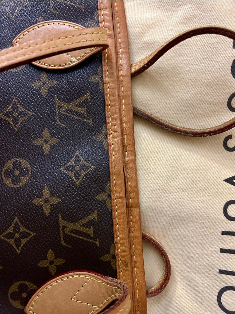 Louis Vuitton Neverfull MM Monogram Canvas Tote with Vachetta Trim - Picture 12 of 16